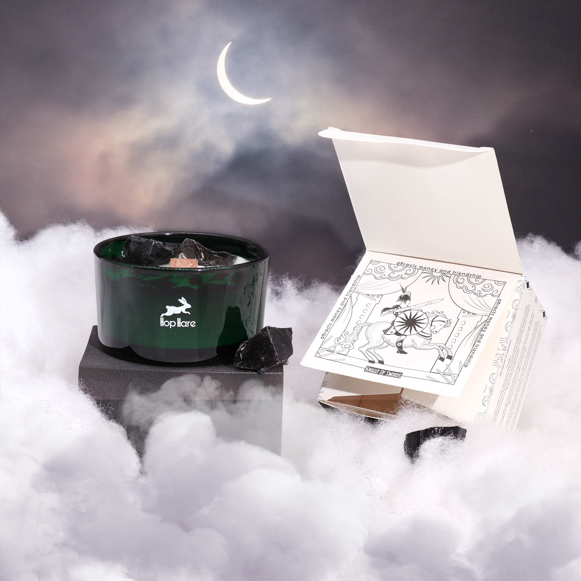 Ancient Wisdom Hop Hare Magická Květinová Svíčka s Krystaly - Rytíř Mečů 330g