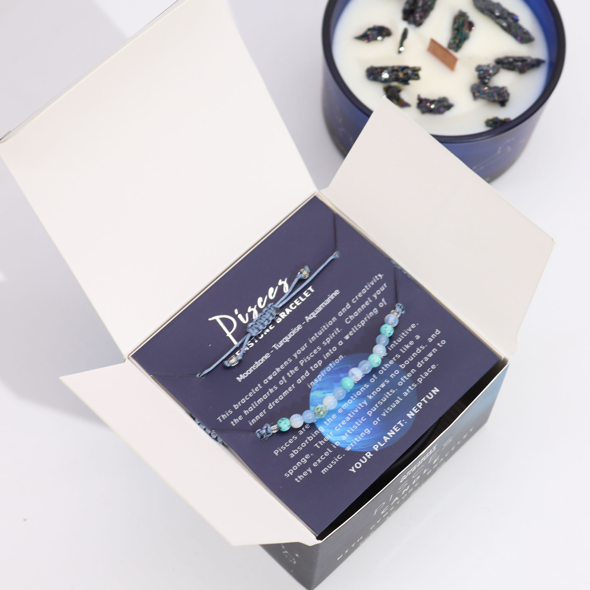 Ancient Wisdom Svíčka Znamení Zvěrokruhu s Náramkem z Drahých Kamenů - Ryby 320g