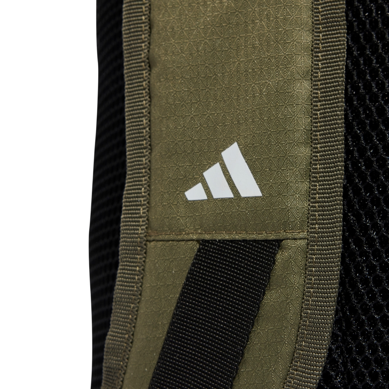 Adidas Essentials 3-Stripes TR BP IZ1909 Backpack olivový 23,25l